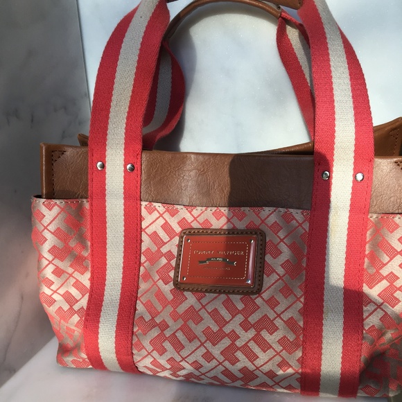 Tommy Hilfiger Handbags - Tommy Hilfiger Purse